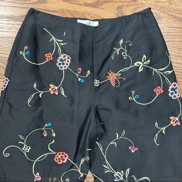 Vintage sz 4 black silk floral embroidered pixie pants - Picture 9 of 16